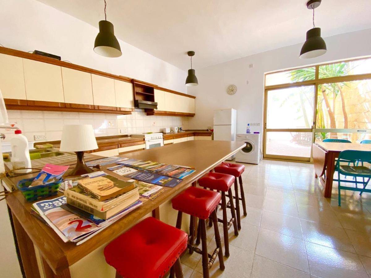 Butts Inn Annex Dormitory Hostel Ghajn il-Kbira  Екстериор снимка